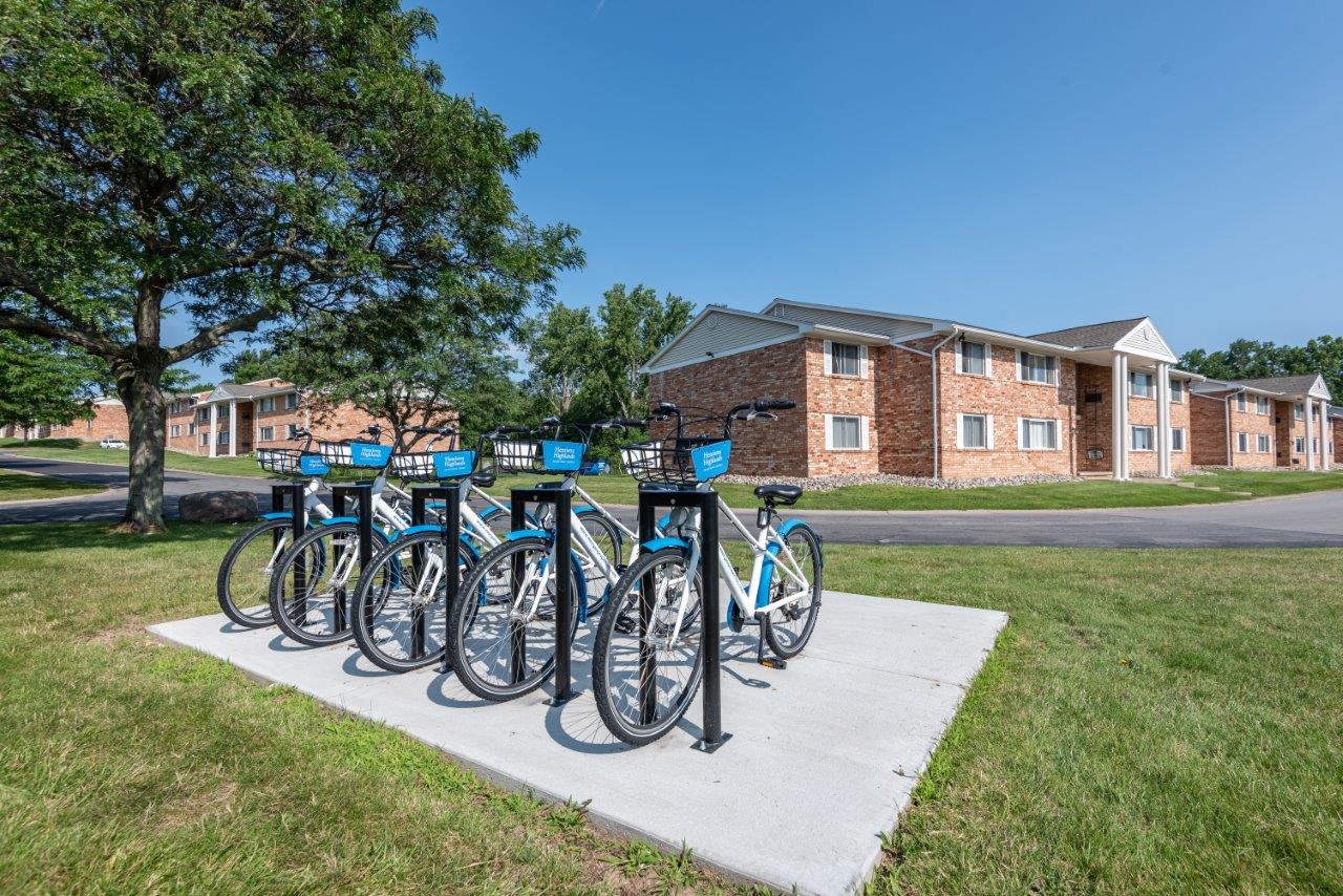 Henrietta Highlands Apartment Homes, 41 High Manor Dr, Henrietta, NY